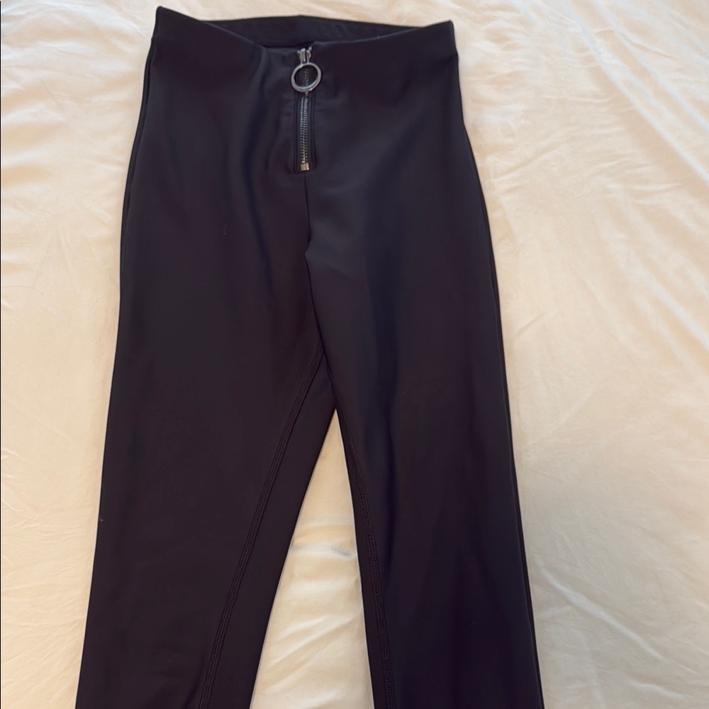 Alo yoga pants with Zipper Detail